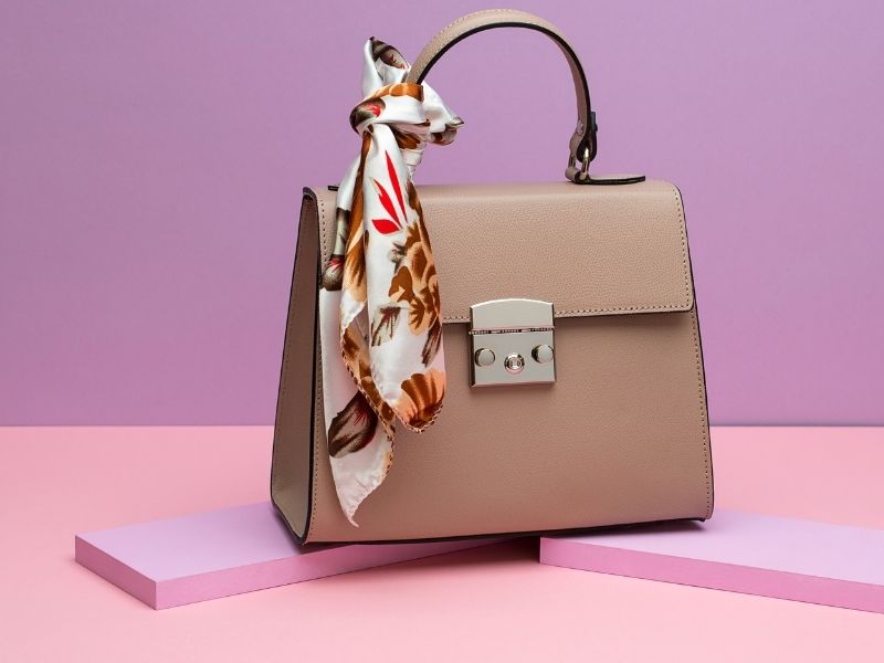 Mini Deri Çantalar: Kompakt Boyut, Büyük Şıklık